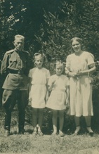 Семья Андрюшихиных-Беляевых. Болгария, г. Пловдив, 1946