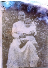 Сын отца Петра Алексей на руках у няни. Ок. 1909