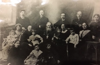 Священник Гавриил Беляев в кругу семьи.<br><i>Фотография предоставлена Еленой Соколовой, праправнучкой священника Гавриила Беляева</i>