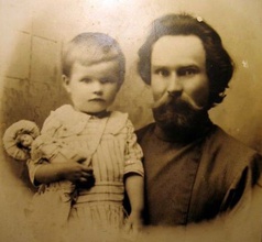 Диакон Александр Милицин с дочерью Марией. 1912.<br>Ист.: drevo-info.ru
