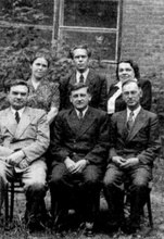 Сотрудники педагогического факультета ТСХА. Е.С. Обыдова во втором ряду слева. Справа стоит Мария Ивановна (фамилия неизвестна), которая помогла Елизавете Семеновне устроиться на работу в ТСХА. Москва, 1949 г. <br>Ист.: За Христа пострадавшие : Гонения на Русскую Православную Церковь ... Кн. 12. С. 39