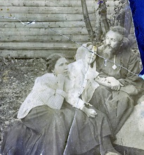 Протоиерей Павел Чистосердов с дочерьми Валерией и Екатериной. 1905.<br>Фото из архива Д. Е. Щербины