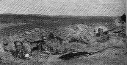 Сергей Мечёв (крайний слева) в окопах Первой мировой войны.<br>Ист.: kuz1.pstbi.ccas.ru