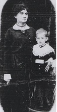 Евдокия Андреевна с сыном Леонидом. Ок. 1917.<br>Ист.: Матушка Евдокия, супруга священномученика ...
