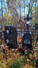 Могилки прот. Николая Тарасова, его матери, супруги и сына. Москва, Даниловское кладбище. 2018