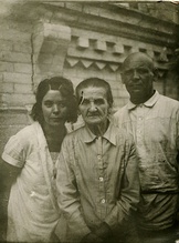 Лидия Ивановна с дочерью Серафимой и сыном Александром. Ессентуки. Кон. 1930-х<br>Ист.: От образа к судьбе