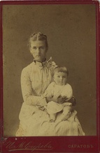 Лидия Ивановна с сыном Константином. Кон. 1880-х.<br>Ист.: Образы и судьбы
