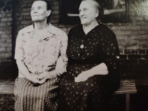Сестра священника Владимира Матыщука Меланья Романовна (слева) и его супруга Анна Михайловна