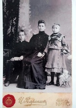 Супруга отца Алексия  Павла Васильевна с сыном Владимиром и дочерью Александрой. Фото из семейного архива Татьяны Крашенинниковой