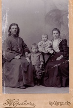Отец Евгений с супругой и сыновьями Василием и Константином