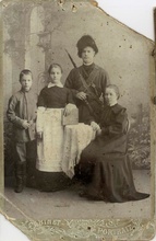 Супруга отца Павла Мария Алексеевна с дочерью Татьяной и сыновьями. Иркутск  