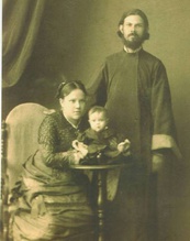 Отец Александр с женой и первенцем — дочерью Евфалией. Барнаул, 1888 г. <br>Ист.: Священномученик протоиерей Александр Дагаев (†1920) ...