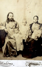 Отец Василий Румянцев с семьей<br><i>Фотография предоставлена Анной Урюпиной, праправнучкой священника Василия Румянцева</i>