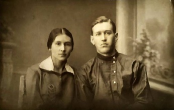 Николай с сестрой Марией в юности