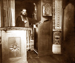 Отец Сергий Мечёв в храме свт. Николая в Кленниках. 1920-е.<br>Ист.: «Друг друга тяготы носите…»