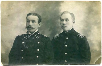 Григорий Никитин (справа), сын