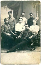Сын отца Михаила Никитина Григорий (сидит крайний справа) среди друзей