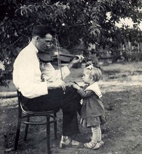 Учитель игры на скрипке В. А. Коноплёв. Павловск, 1946.<br>Ист.: Был ранен подо Ржевом, лечился в бежецком госпитале ...