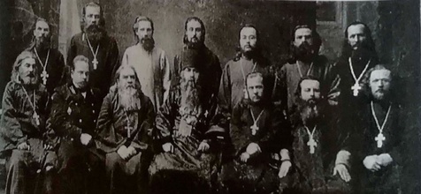 Отец Николай Плаксин (стоит третий слева) среди представителей духовенства<br>Ист.: Пострадавшие за Христа в земле Хабаровской. С. 38