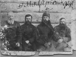 Священник Феодор Маляровский (второй справа).<br>Ист.: За Христа пострадавшие в Средней Азии и Казахстане