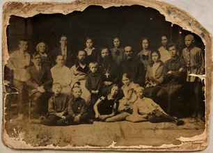 Иерей Владимир Борисов на групповом снимке<br>Фотография из личного архива Татьяны Пешковой