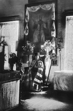Архиеп. Тихон на Горнем месте во Введенской церкви г. Алма-Аты. 1937.<br>Ист.: ru.wikipedia.org