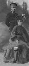 Николай Кандауров с матерью Анной Александровной. 1905 (?).<br>Ист.: sinodik.ru