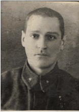 Александр Сергеевич Старков (Саша-младший, 1909 г. р.).
Возможно, фото сделано перед отправкой на фронт. Из архива М. Баевой