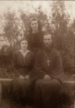 Отец Михаил с супругой и дочерью Верой, 22.08.1948. Ист.: Сохранившие веру