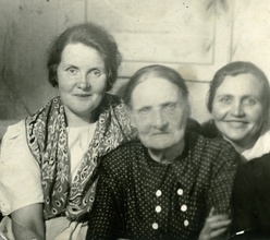 Евгения Наумовна с дочерьми