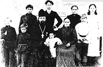 Семья священника Иосифа Распутина. До 1912.<br><i> Фотография предоставлена иеродиаконом Кириллом (Руденко)</i>