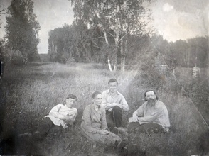 Батюшка Порфирий с женой, матушкой Александрой, и сыновьями Алексеем и Федором